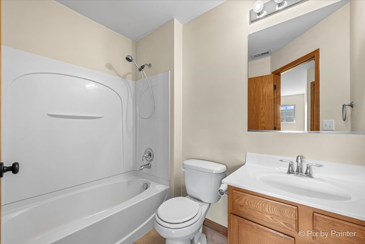 2122 Concord Drive, McHenry, IL 60050