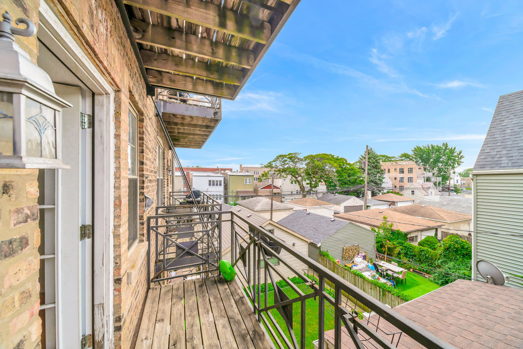 3425 W Berteau Avenue #2, Chicago, IL 60618