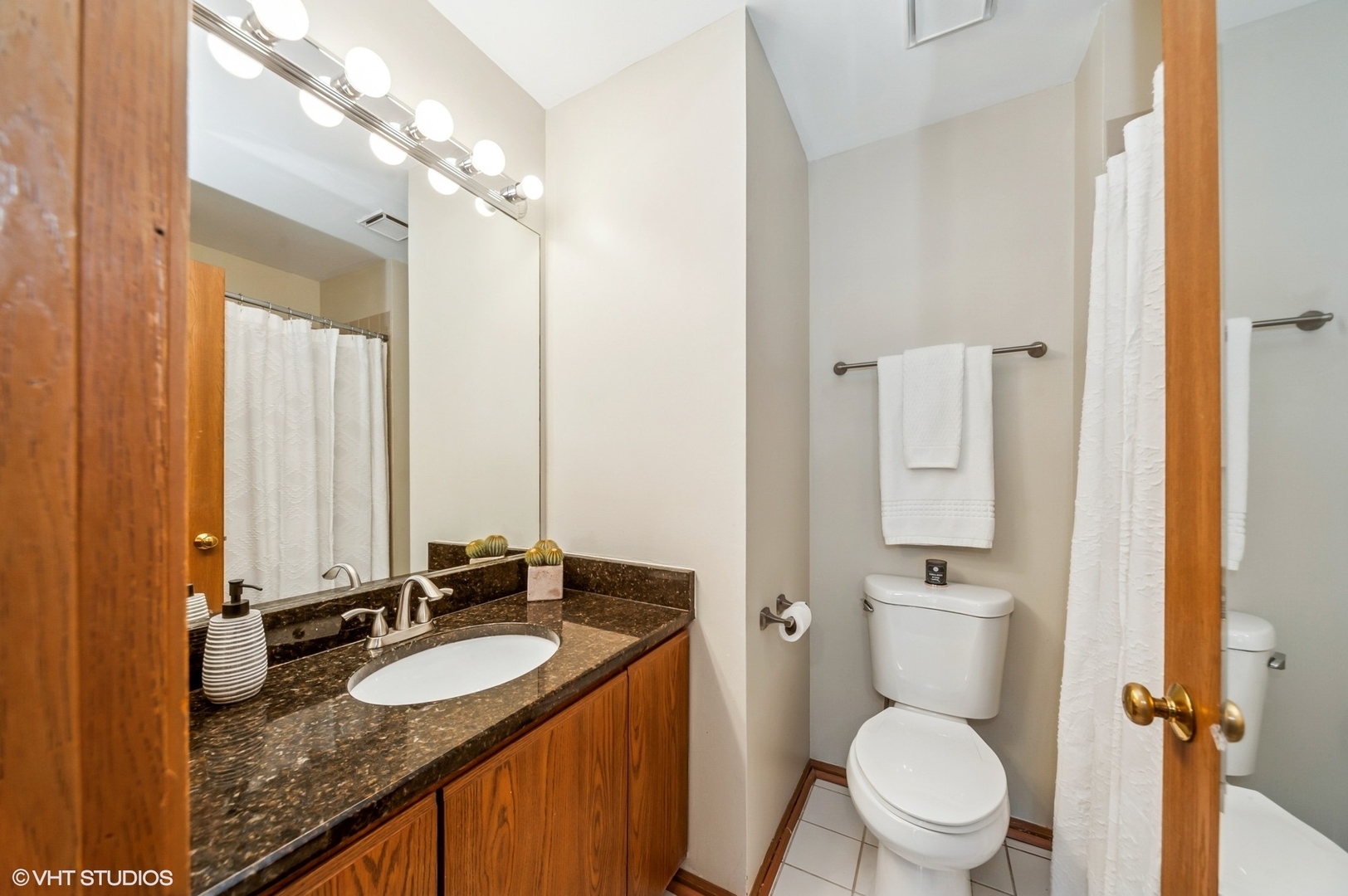 251 Cobblestone Court, Schaumburg, IL 60173