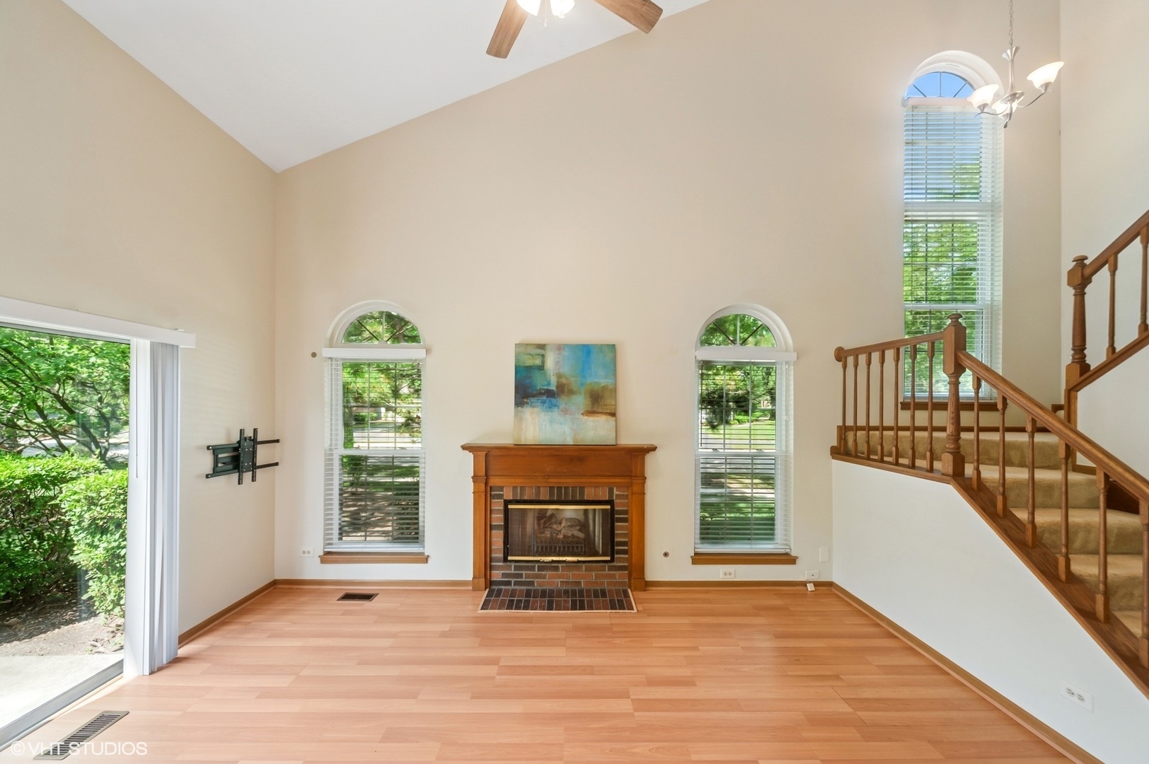 251 Cobblestone Court, Schaumburg, IL 60173