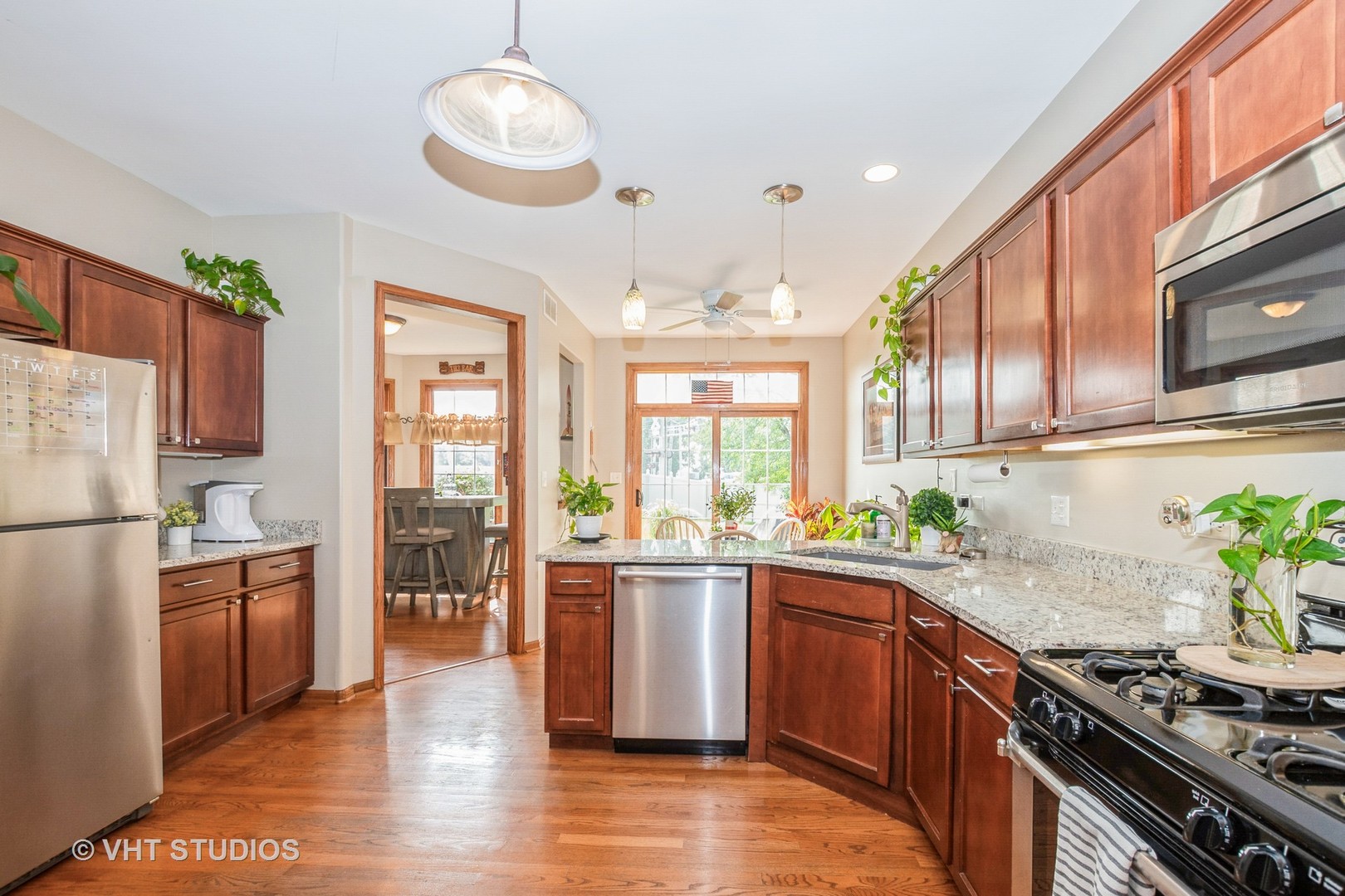 8011 NIELSEN Drive, Tinley Park, IL 60477