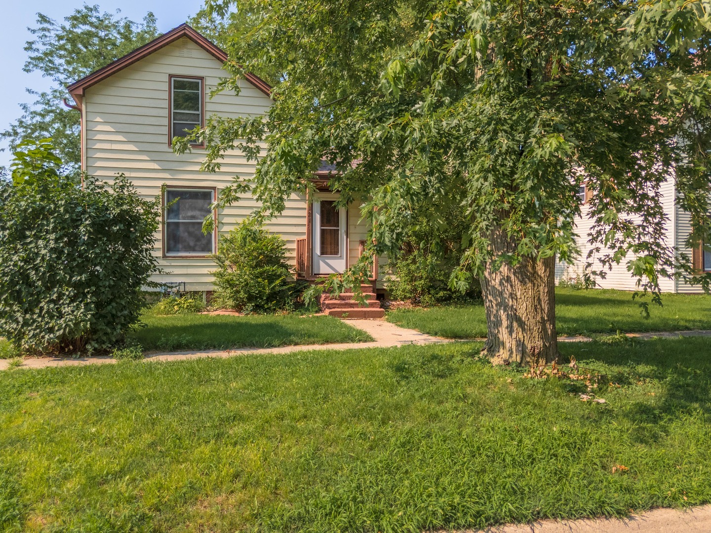 121 E James Street, Forrest, IL 61741