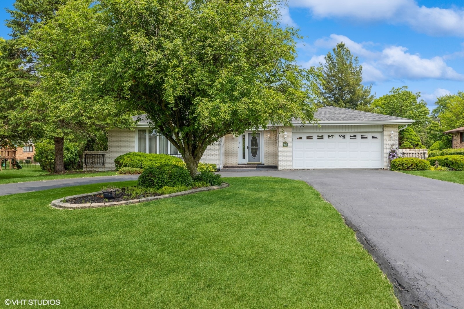 24827 S Chestnut Lane, Crete, IL 60417