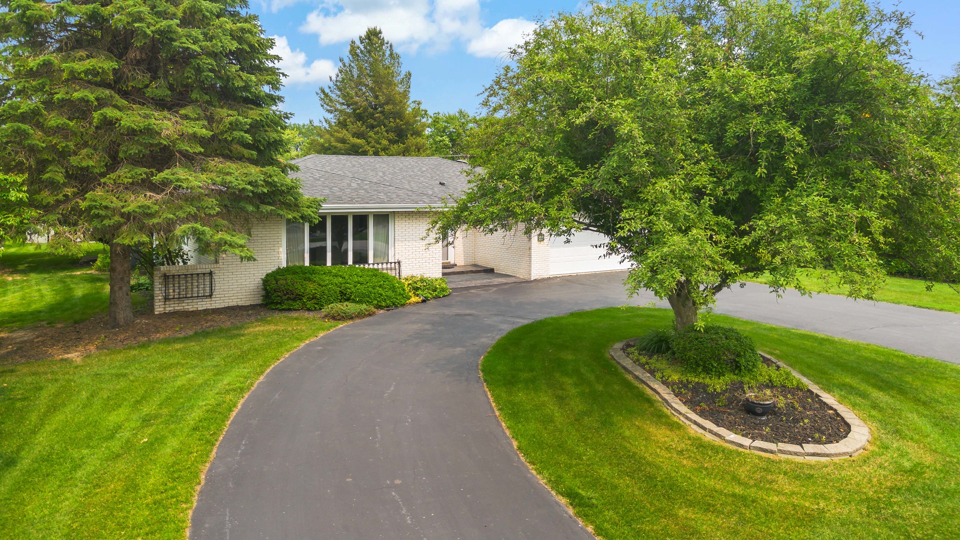 24827 S Chestnut Lane, Crete, IL 60417