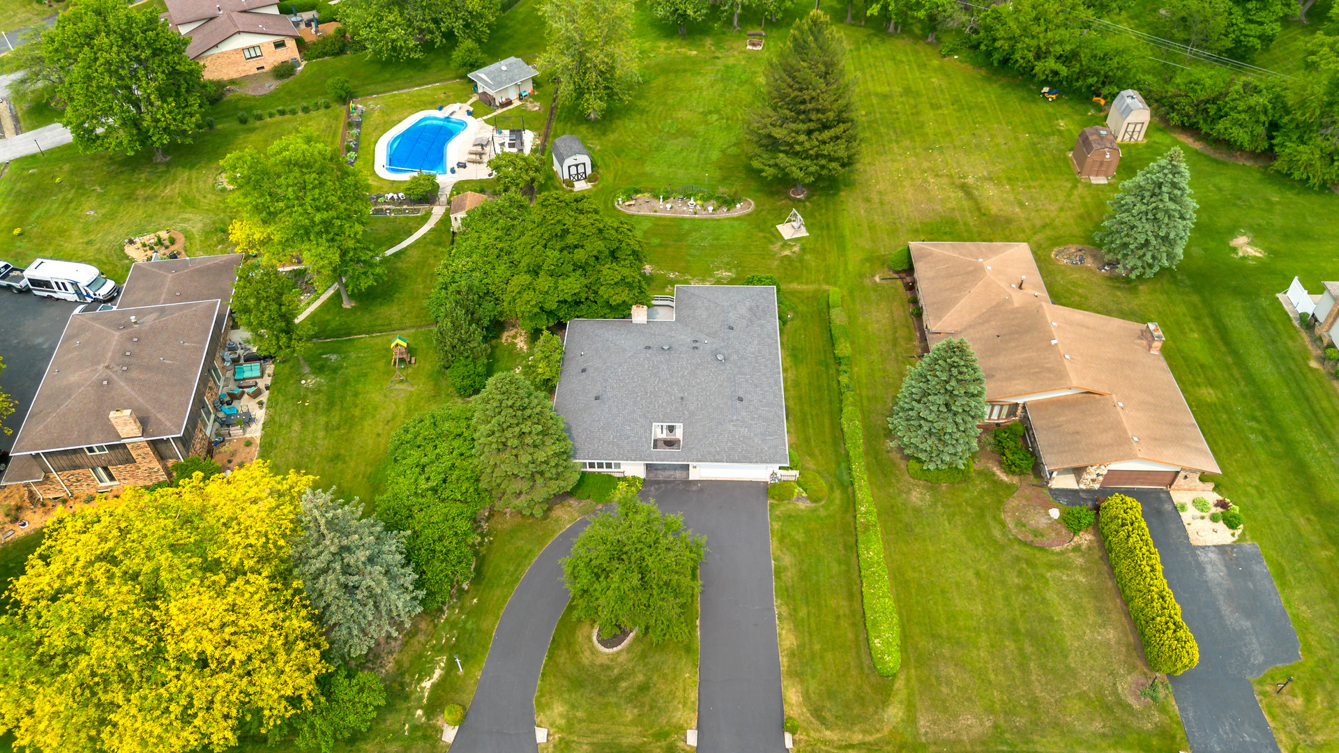 24827 S Chestnut Lane, Crete, IL 60417