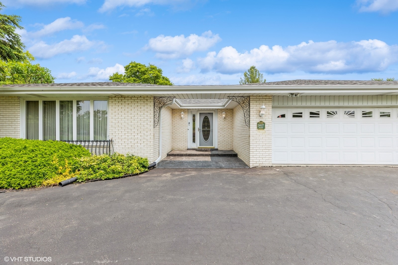 24827 S Chestnut Lane, Crete, IL 60417
