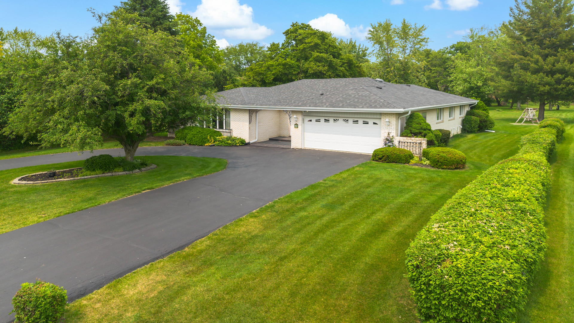 24827 S Chestnut Lane, Crete, IL 60417