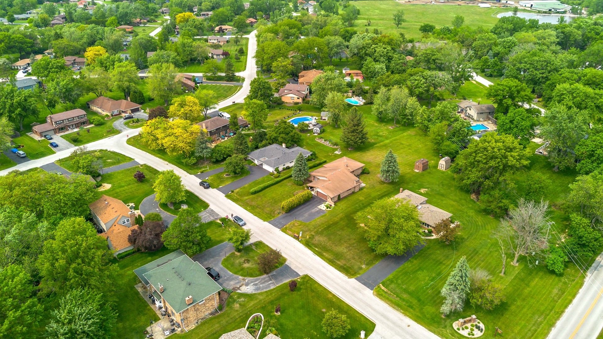 24827 S Chestnut Lane, Crete, IL 60417