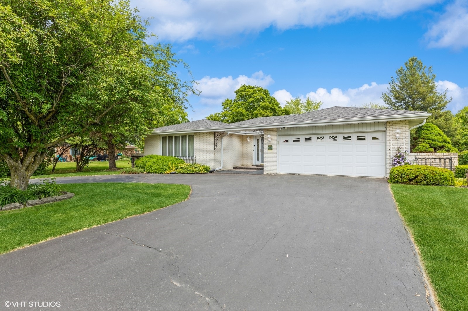 24827 S Chestnut Lane, Crete, IL 60417
