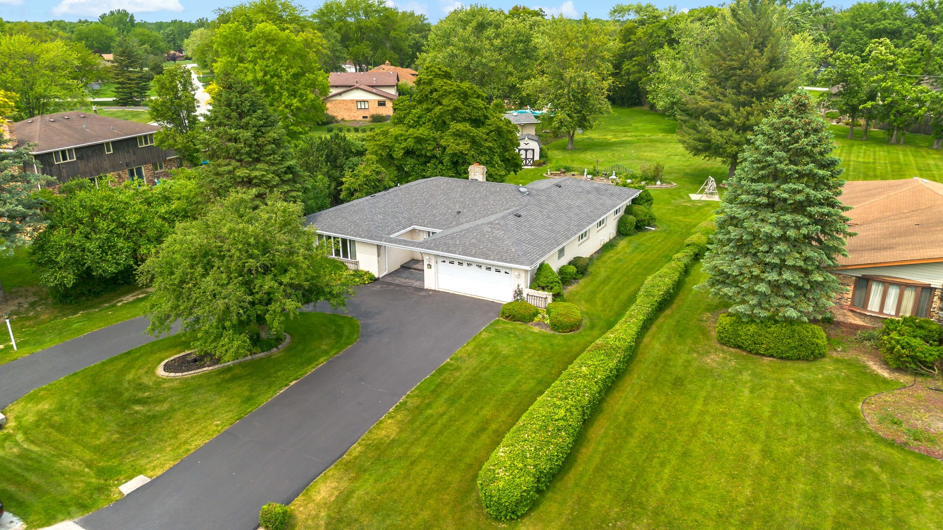 24827 S Chestnut Lane, Crete, IL 60417