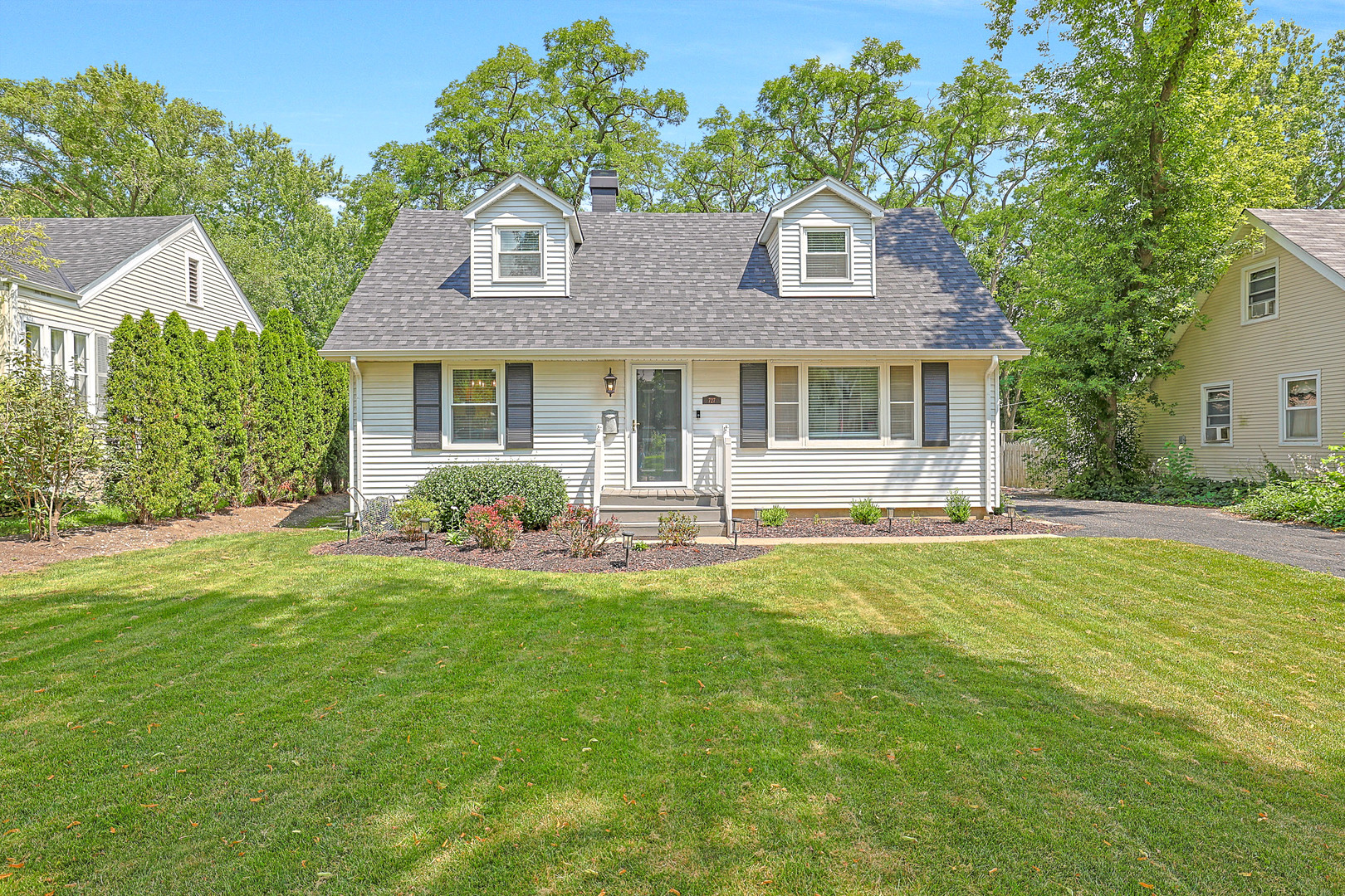 727 S Cook Street, Barrington, IL 60010