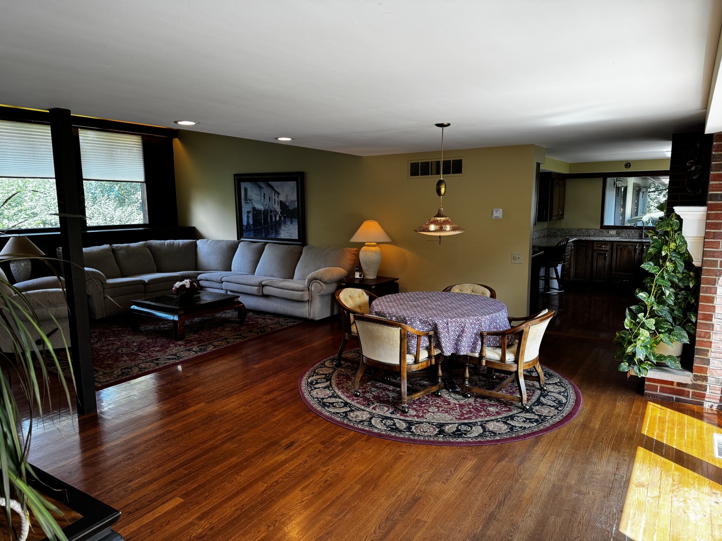 37 Sheffield Lane, Oak Brook, IL 60523