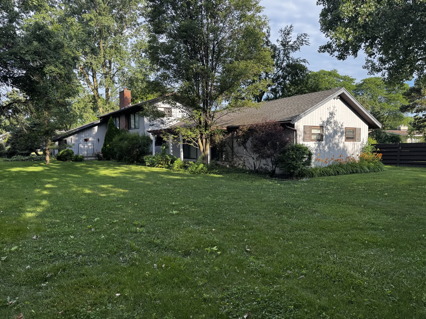 37 Sheffield Lane, Oak Brook, IL 60523