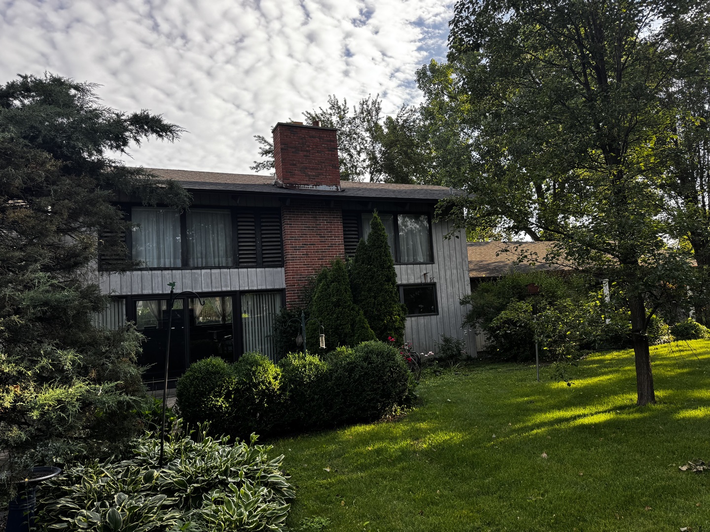 37 Sheffield Lane, Oak Brook, IL 60523