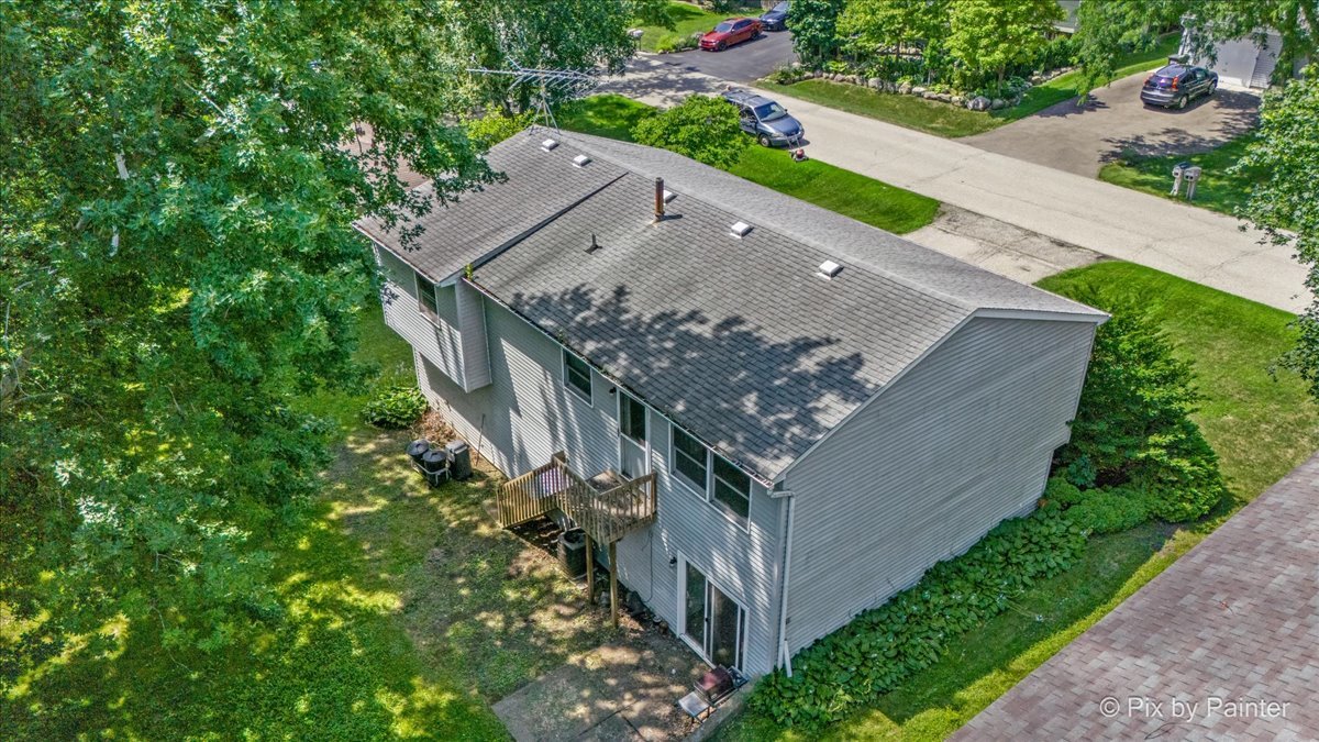 1208 Hilltop Boulevard, McHenry, IL 60050