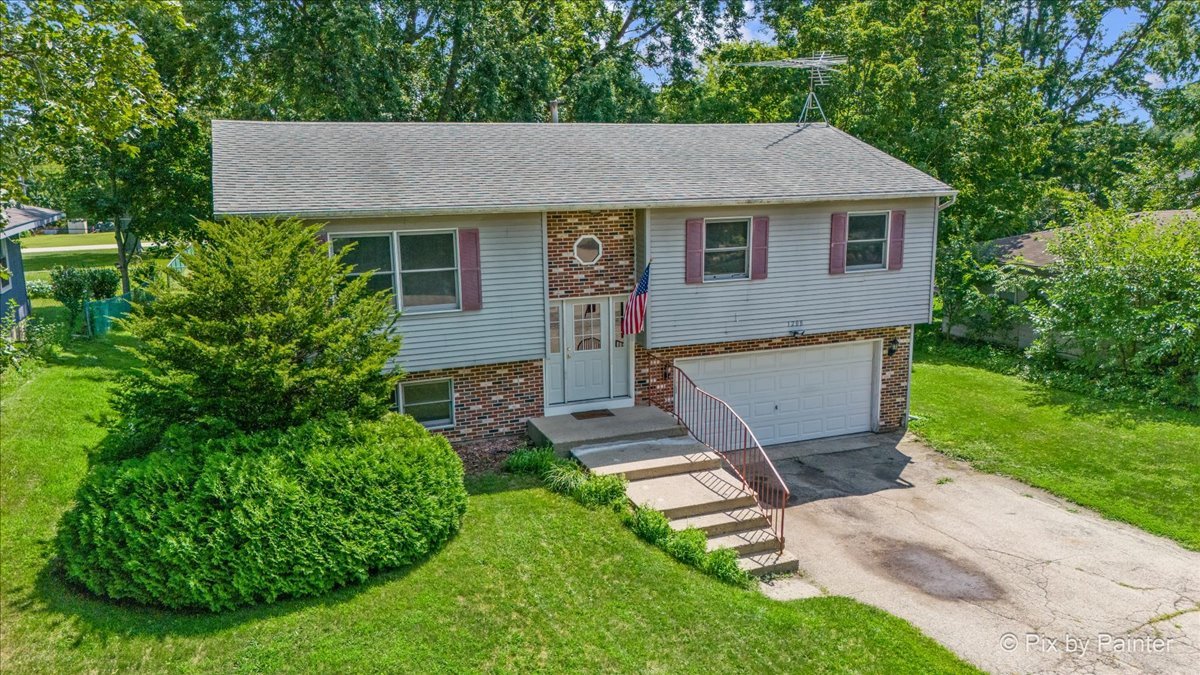 1208 Hilltop Boulevard, McHenry, IL 60050