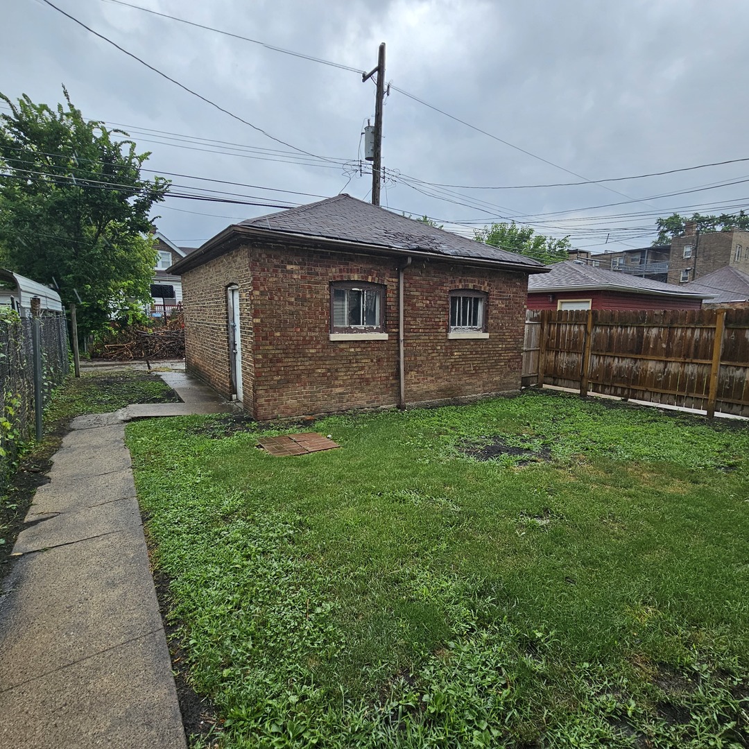 8137 S Loomis Boulevard, Chicago, IL 60620