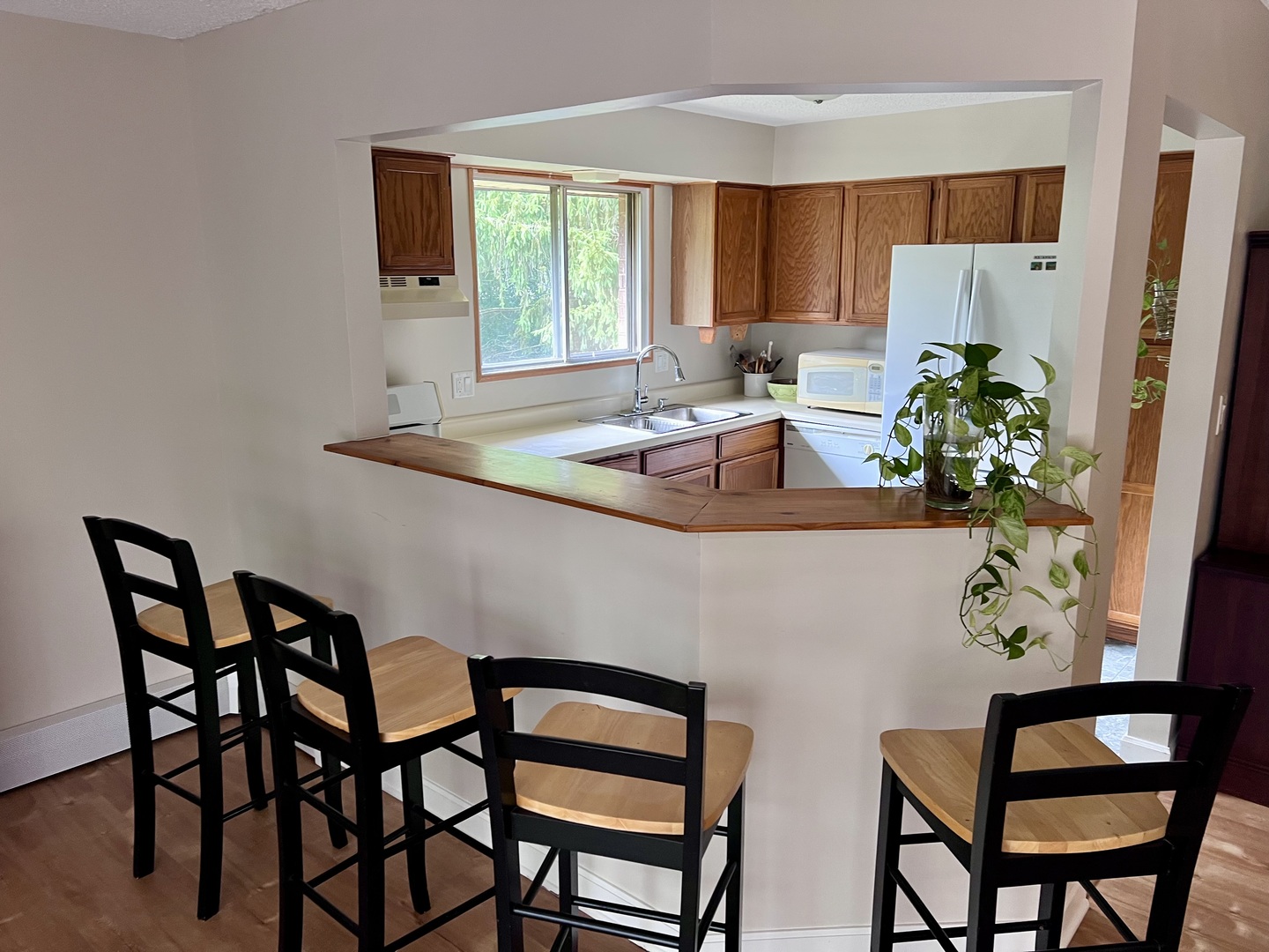3415 83rd Street #E16, Woodridge, IL 60517
