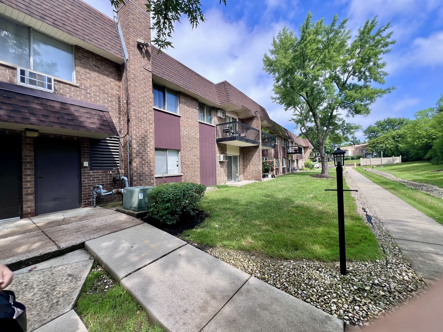 3415 83rd Street #E16, Woodridge, IL 60517
