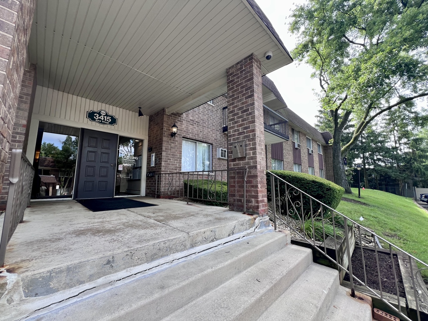 3415 83rd Street #E16, Woodridge, IL 60517