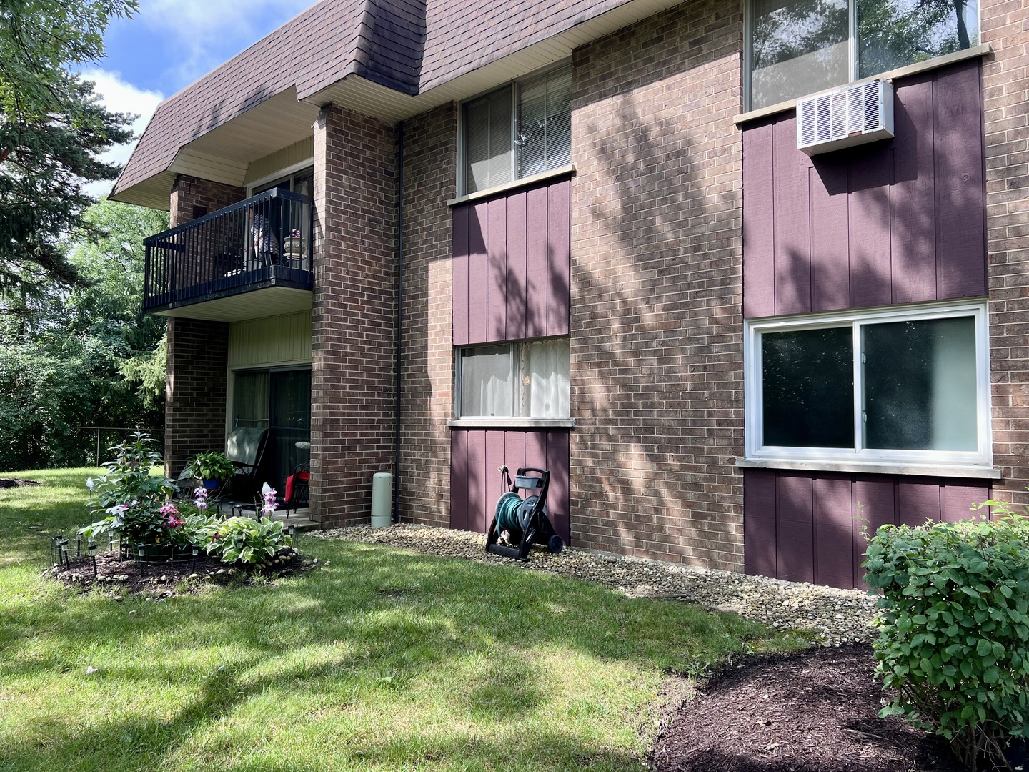 3415 83rd Street #E16, Woodridge, IL 60517