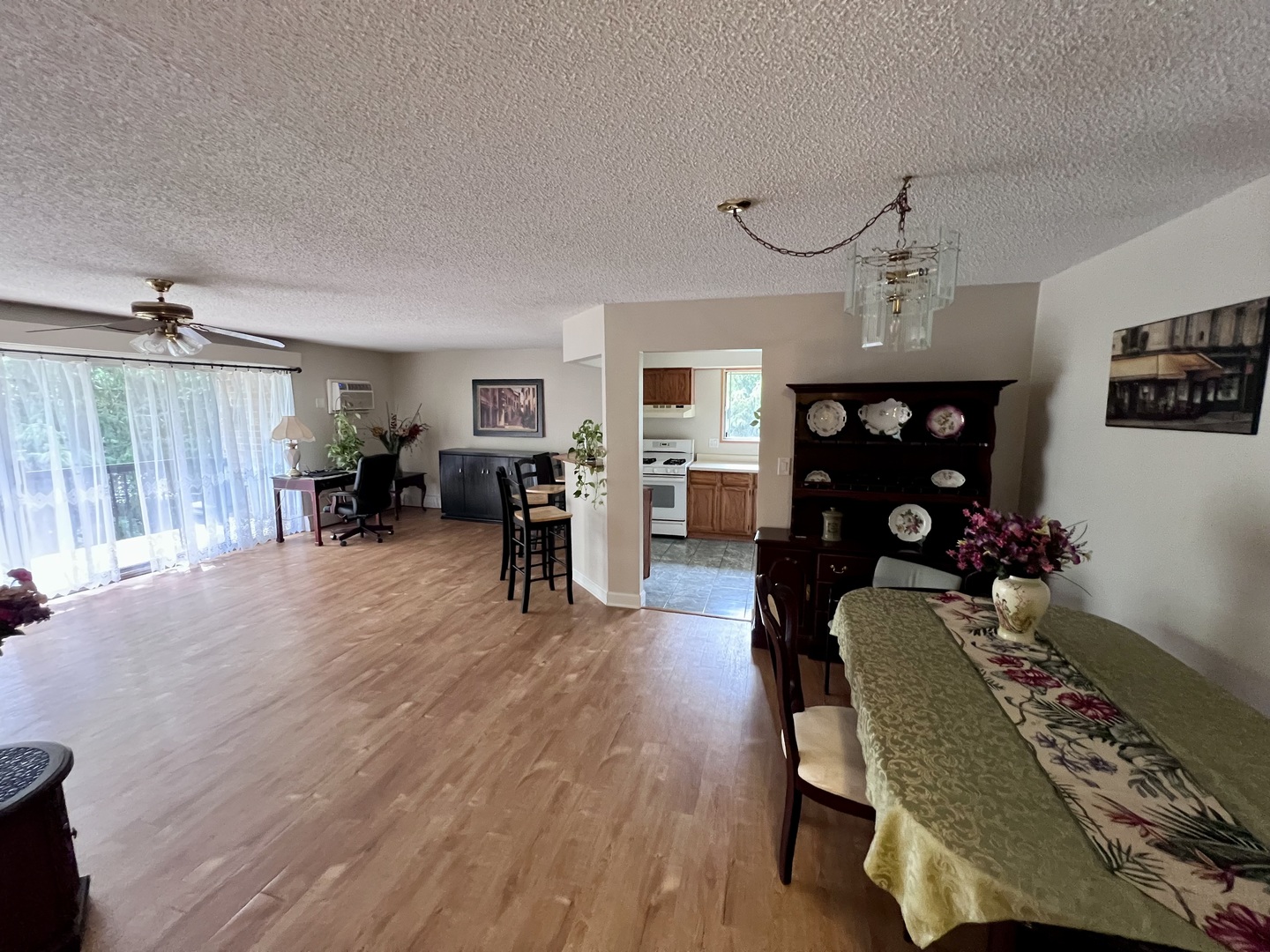 3415 83rd Street #E16, Woodridge, IL 60517
