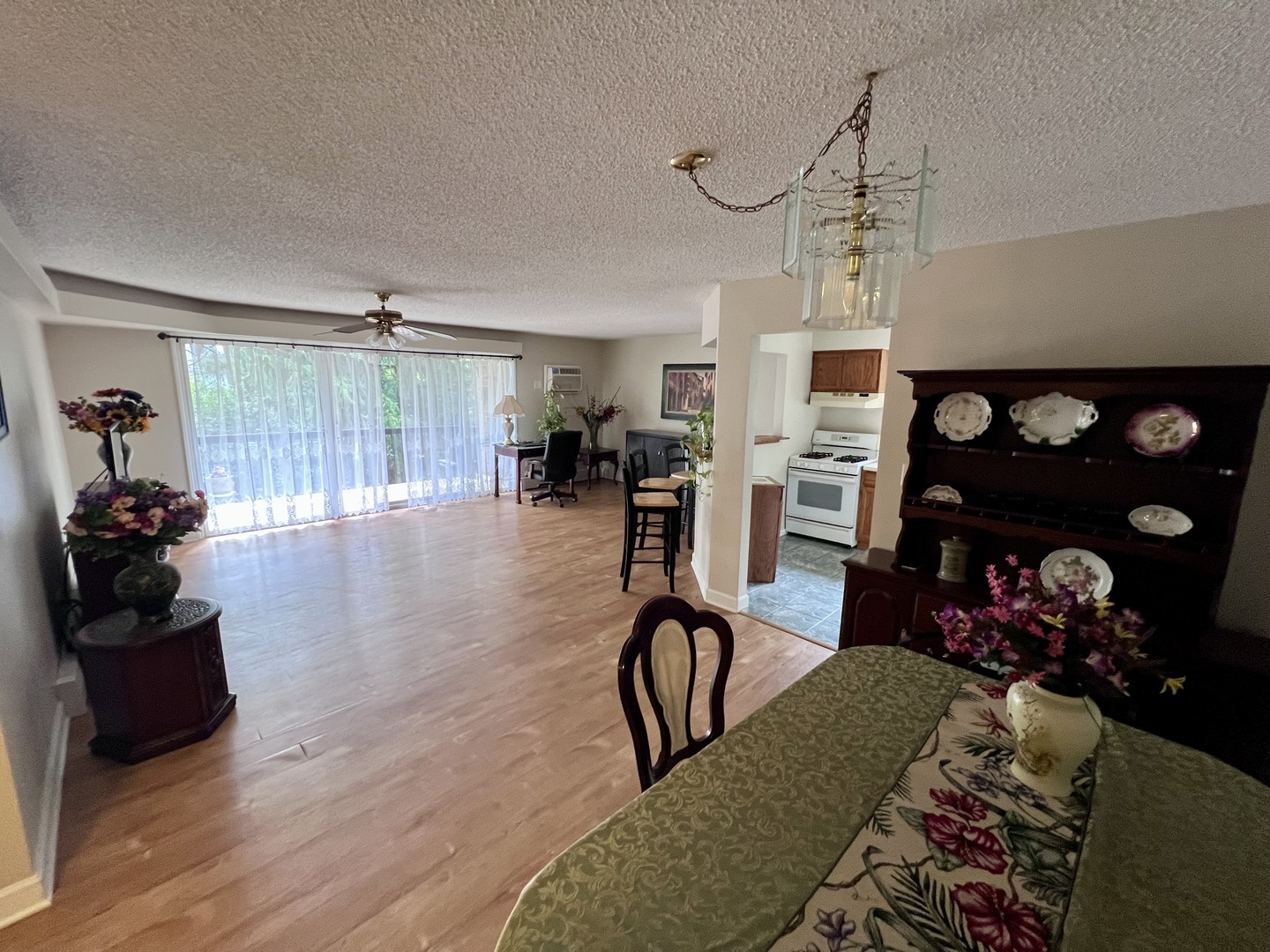 3415 83rd Street #E16, Woodridge, IL 60517