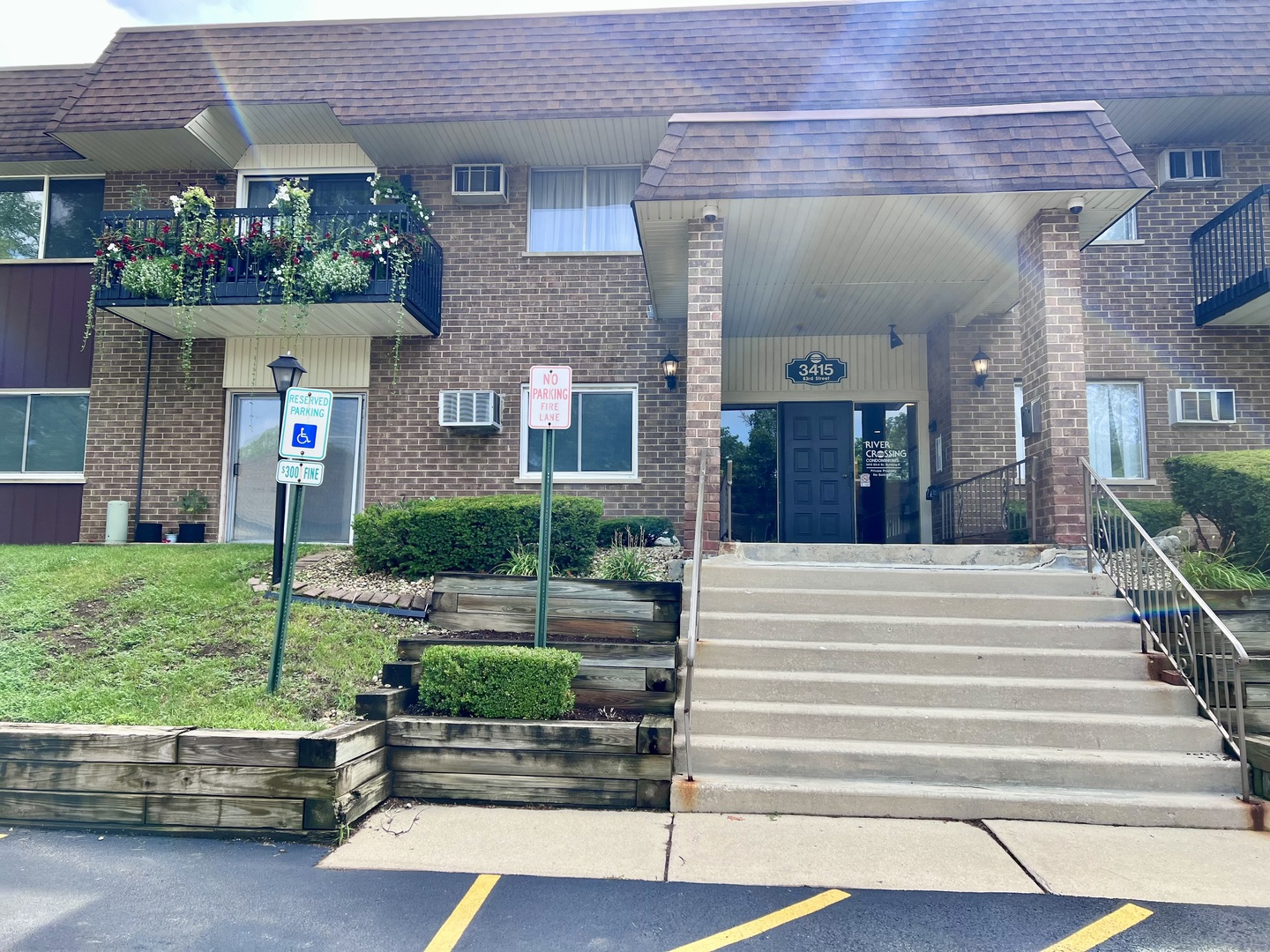 3415 83rd Street #E16, Woodridge, IL 60517