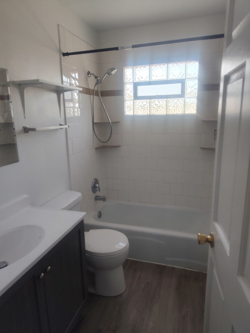 1039 Sheridan Road #3, Winthrop Harbor, IL 60096