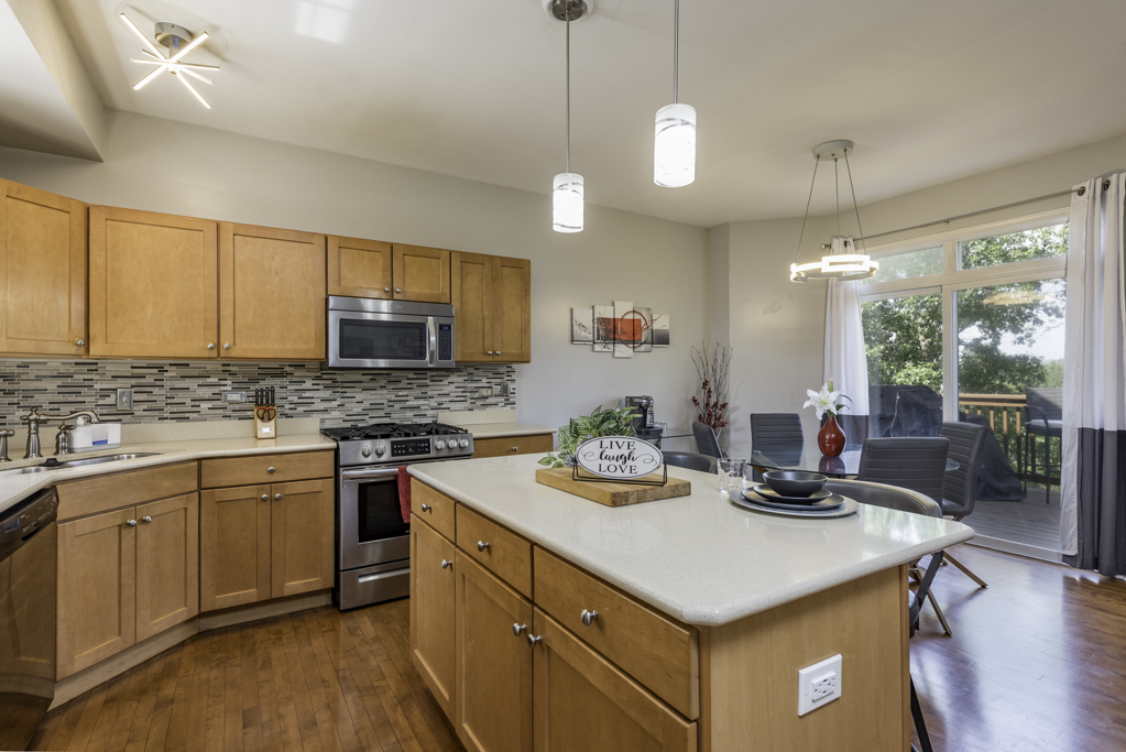 649 N Fox Trail, Round Lake, IL 60073