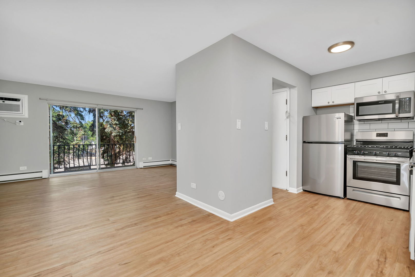 913 Plainfield Road #8, Darien, IL 60561