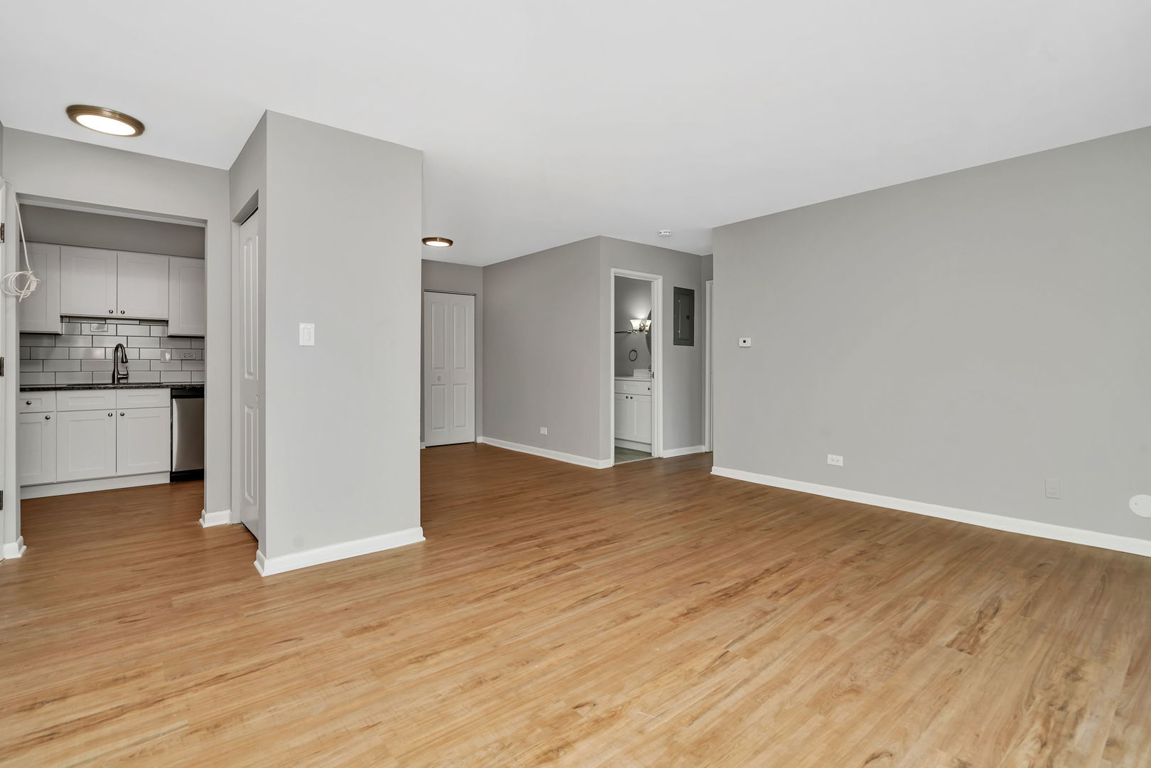 913 Plainfield Road #8, Darien, IL 60561