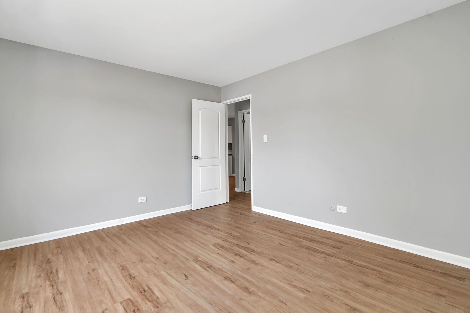 913 Plainfield Road #8, Darien, IL 60561