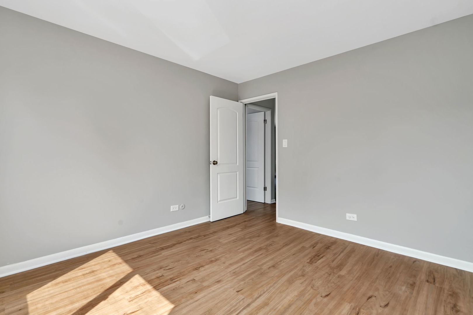 913 Plainfield Road #8, Darien, IL 60561