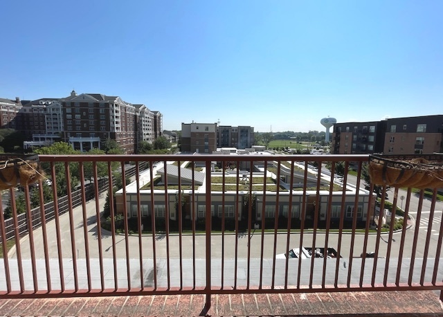141 N La Grange Road #504, La Grange, IL 60525