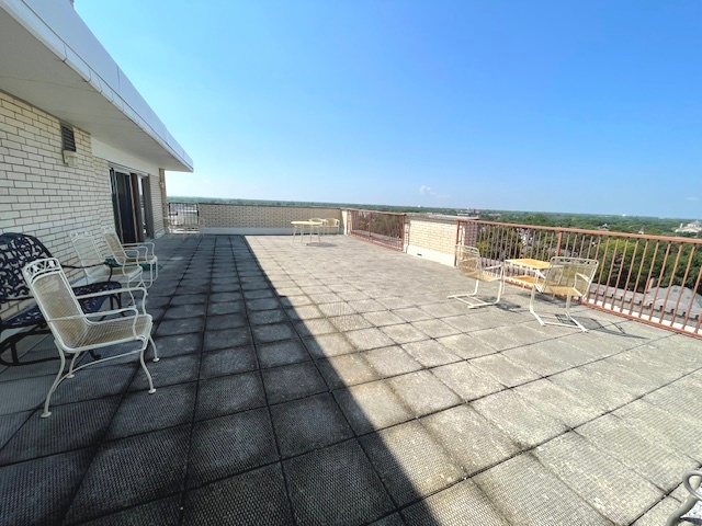 141 N La Grange Road #504, La Grange, IL 60525
