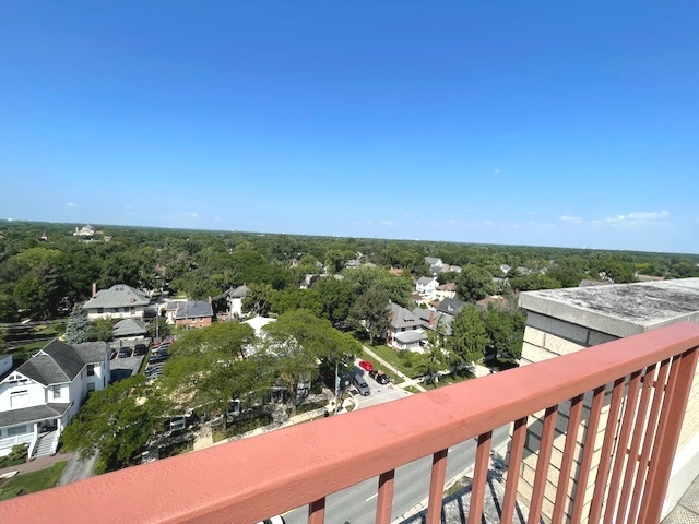 141 N La Grange Road #504, La Grange, IL 60525