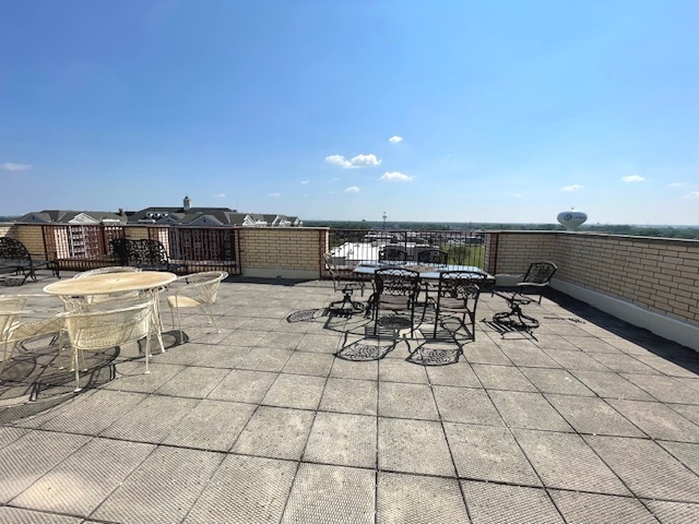 141 N La Grange Road #504, La Grange, IL 60525