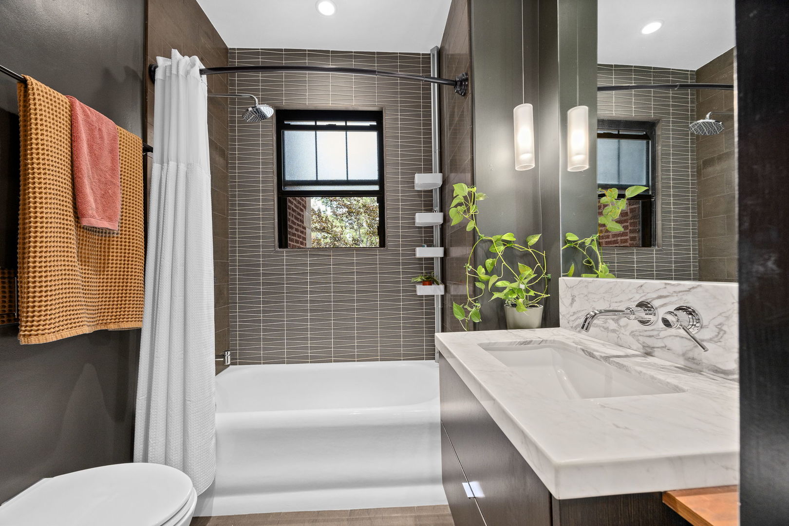 7631 N Eastlake Terrace #2A-3A, Chicago, IL 60626