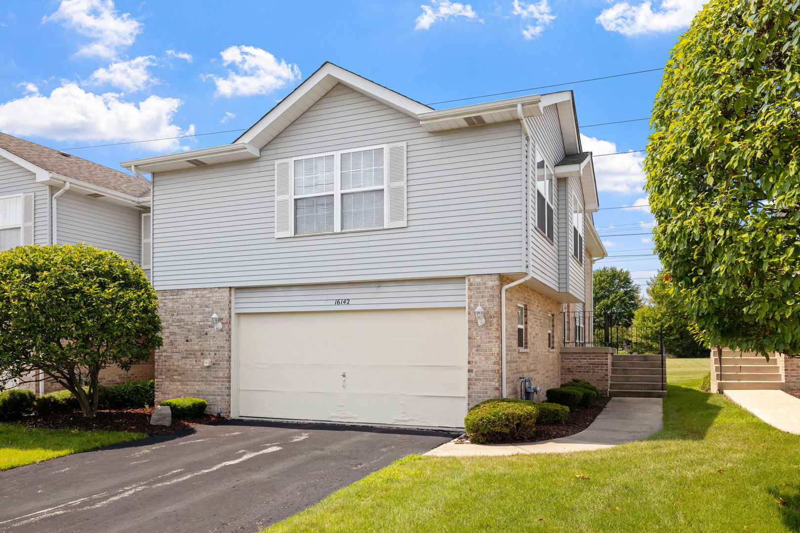 16142 Bormet Drive, Tinley Park, IL 60477