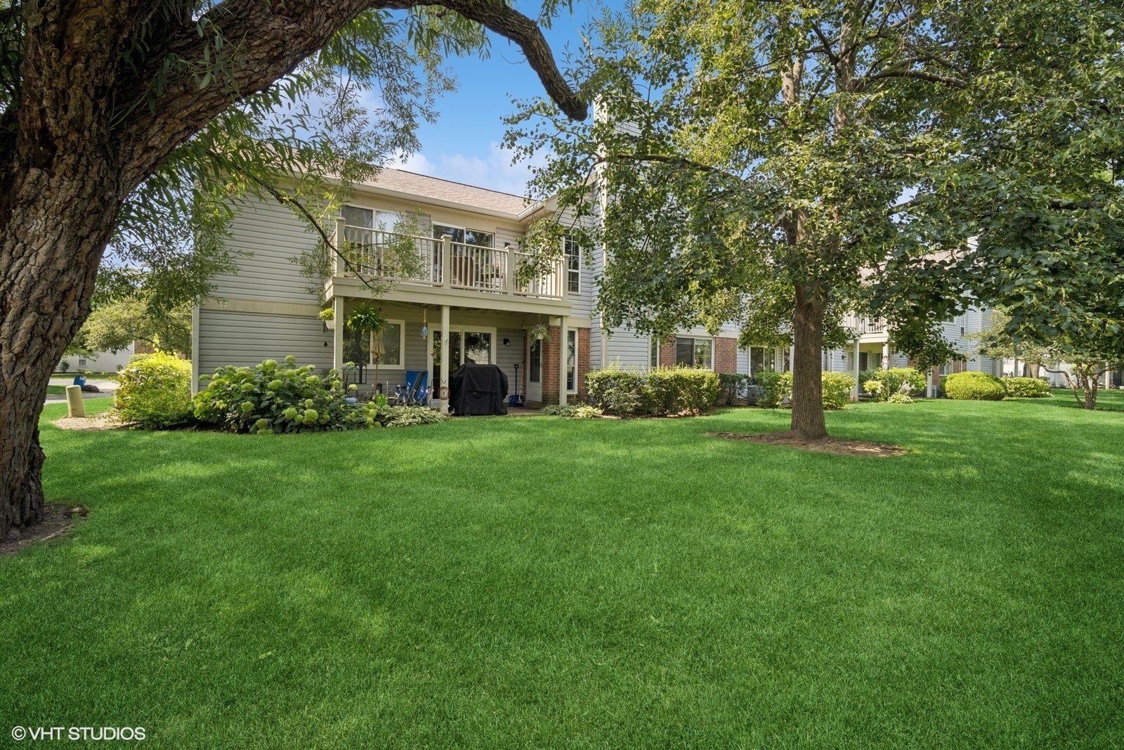 1406 Shore Court #D2, Wheeling, IL 60090