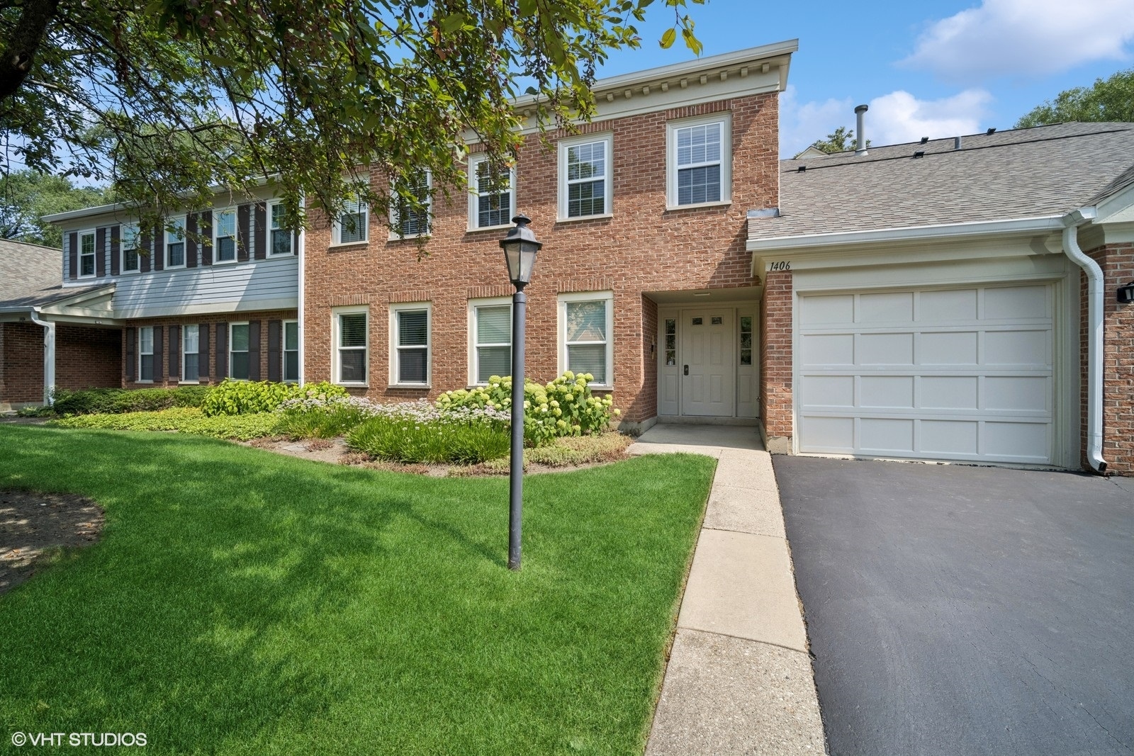 1406 Shore Court #D2, Wheeling, IL 60090