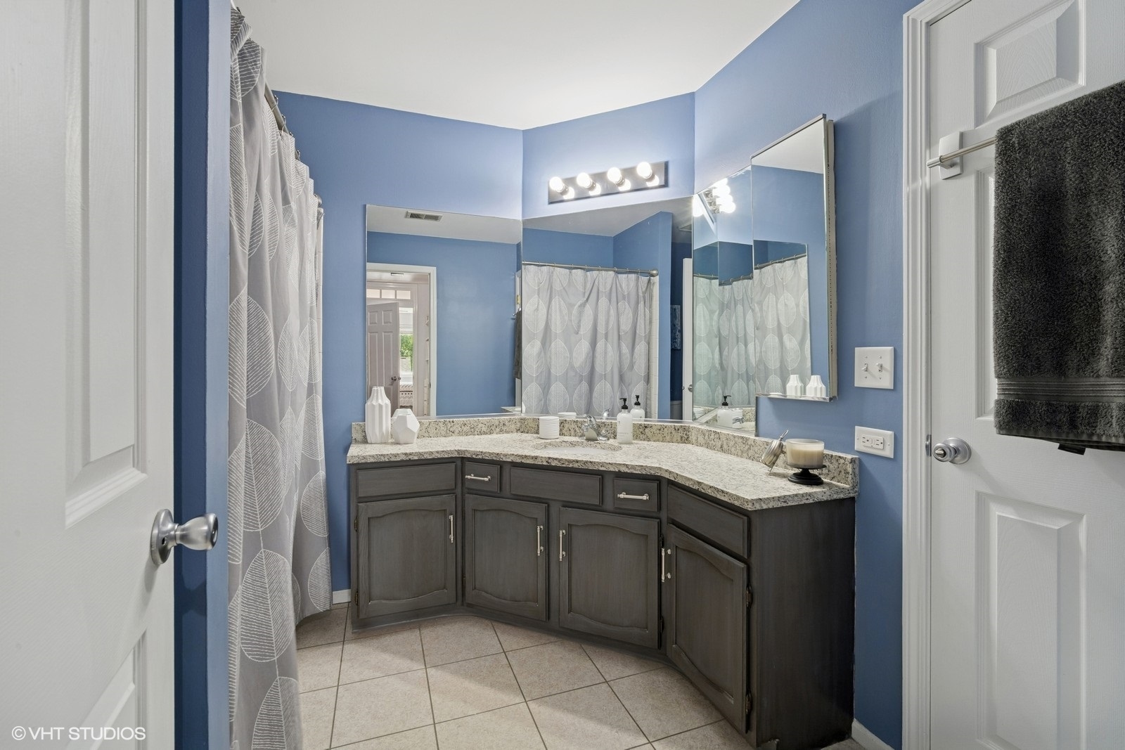 1406 Shore Court #D2, Wheeling, IL 60090