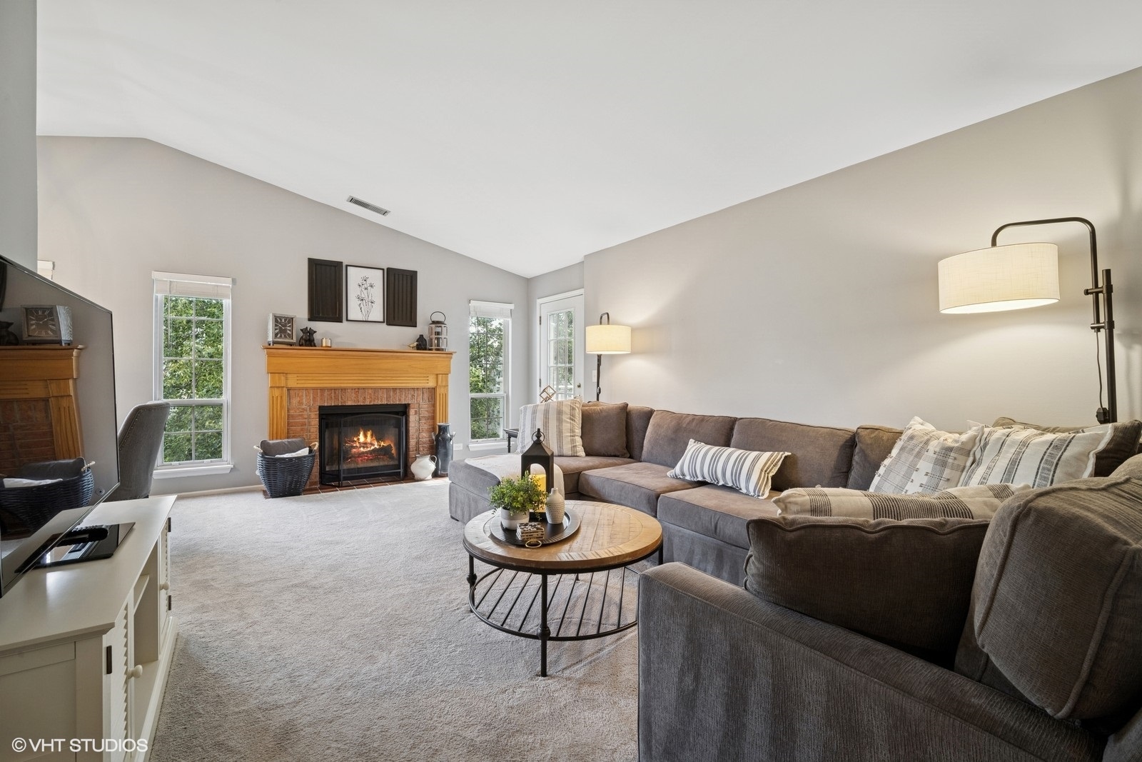 1406 Shore Court #D2, Wheeling, IL 60090