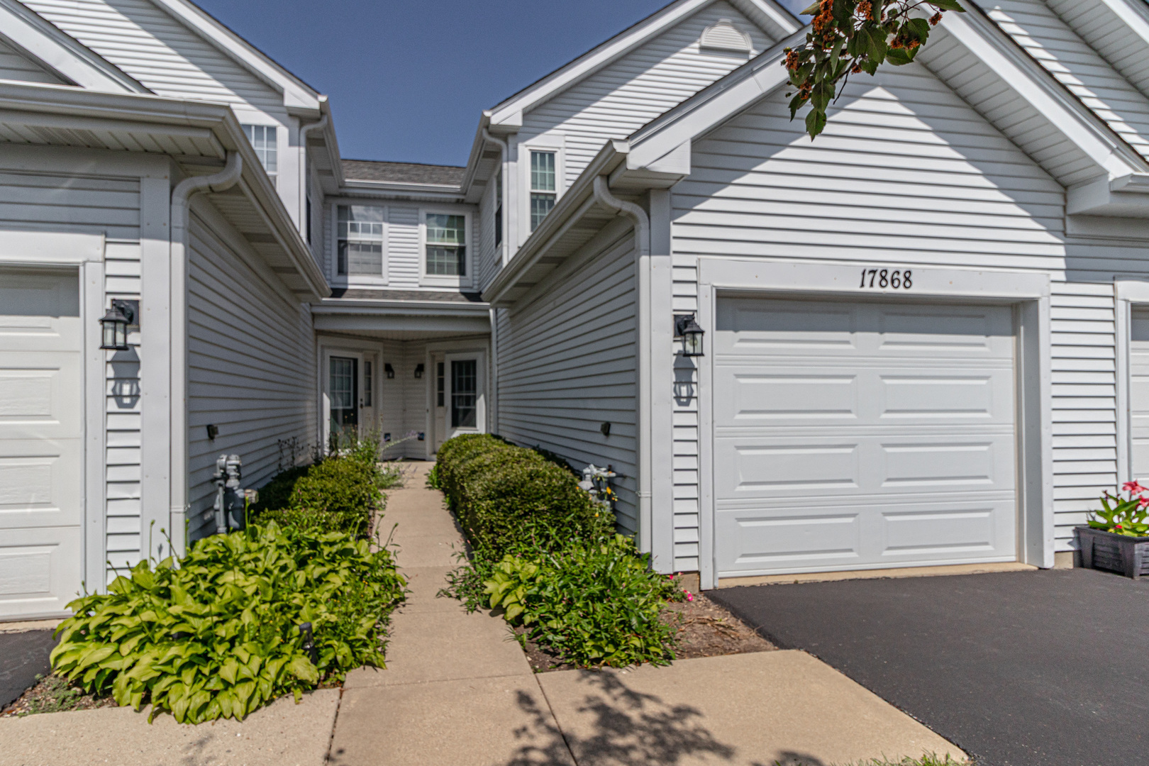 17868 W BRAEWICK Road, Gurnee, IL 60031