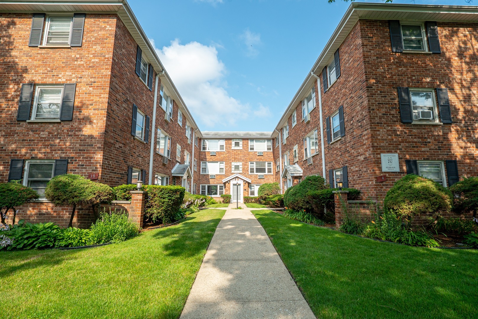42 S Waiola Avenue #02, La Grange, IL 60525