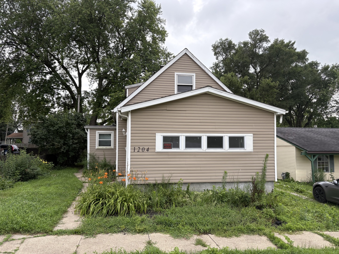 1204 W Macarthur Avenue, Bloomington, IL 61701
