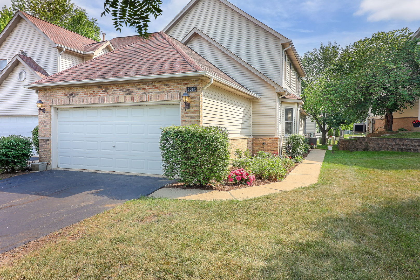 2007 Thornwood Circle, St. Charles, IL 60174