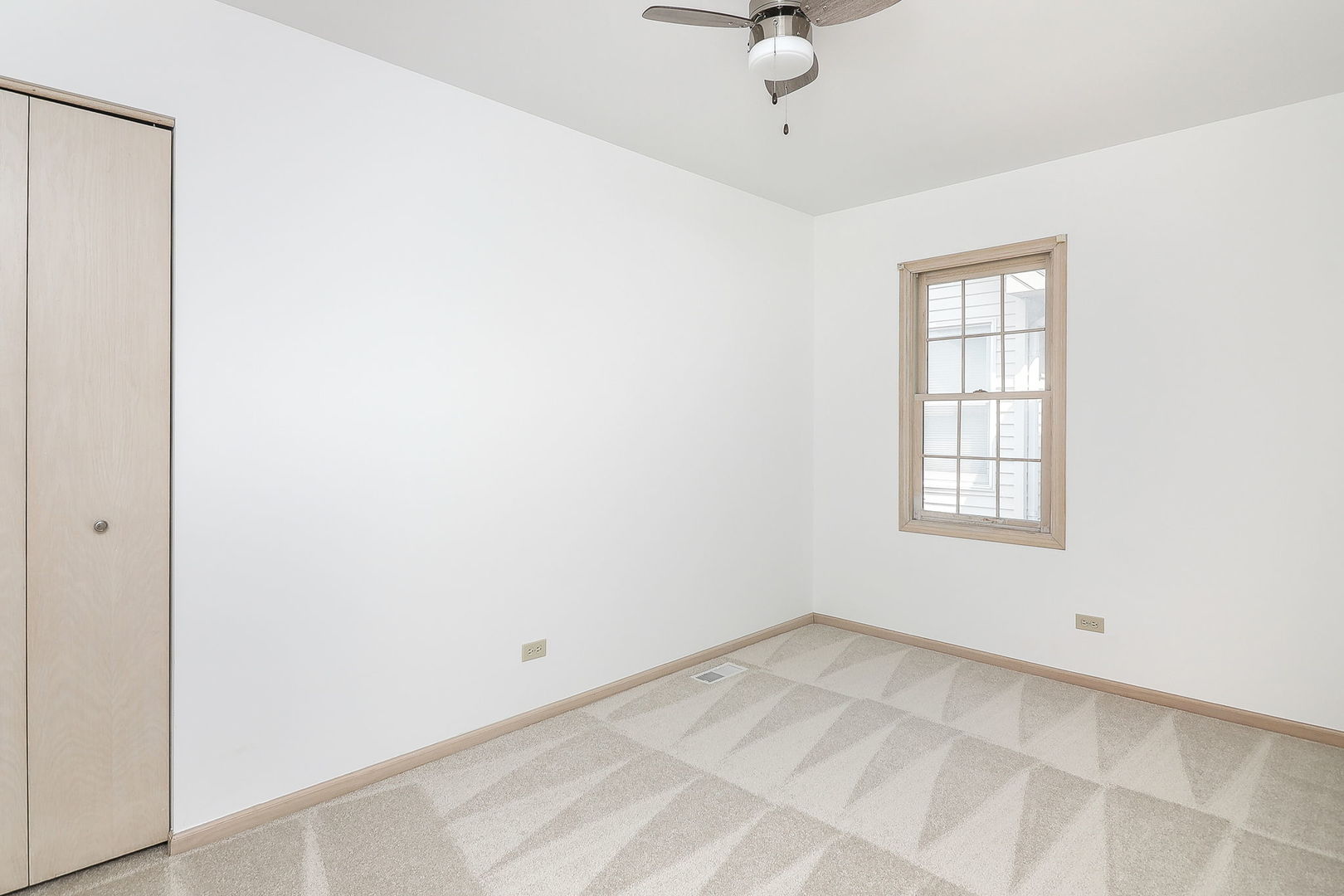 2007 Thornwood Circle, St. Charles, IL 60174