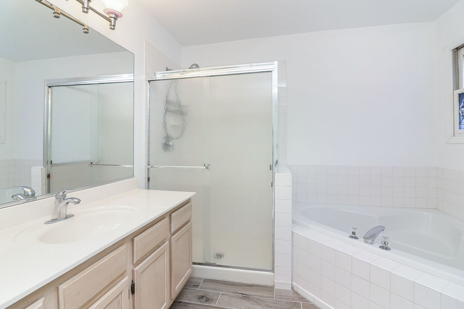 2007 Thornwood Circle, St. Charles, IL 60174